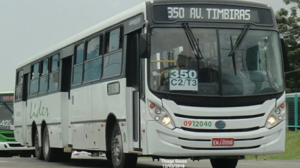 Mais de 100 passageiros são feitos reféns durante assalto a linha 350