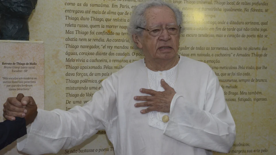 Thiago de Mello recebe homenagem pelos 93 anos no Teatro Amazonas nesta quarta (27)