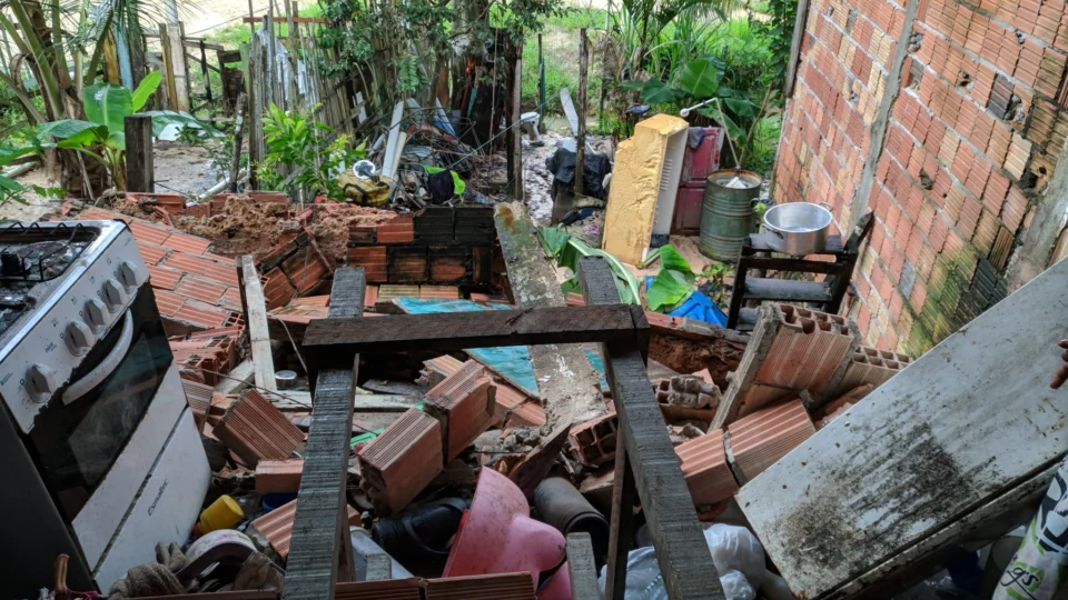 Mais de 20 ocorrências durante forte chuva em Manaus; saiba onde