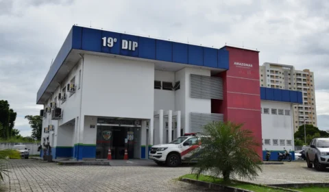 Homem é preso em veículo de aplicativo com drogas e dinheiro na zona oeste