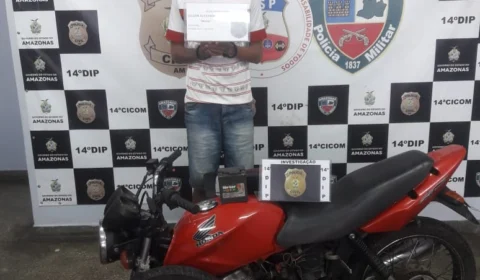 Polícia recupera moto roubada e prende homem em flagrante na zona leste