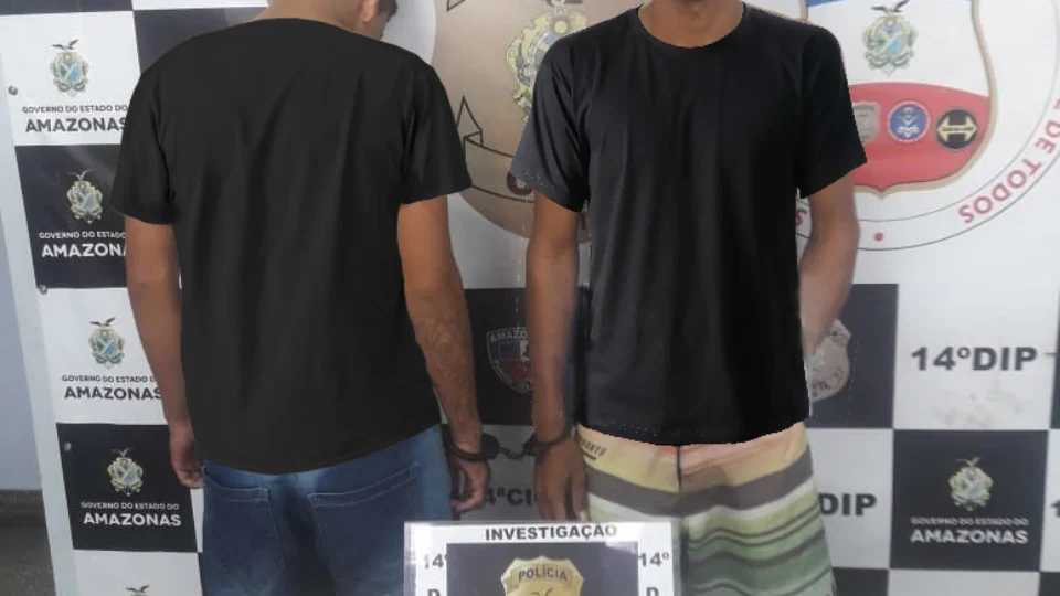 Jovem e adolescente são presos suspeitos por tráfico de drogas no bairro Jorge Teixeira