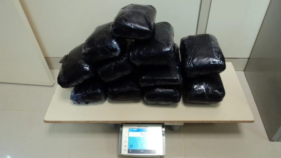 Federal prende mulheres com 11kg de drogas no aeroporto de Manaus