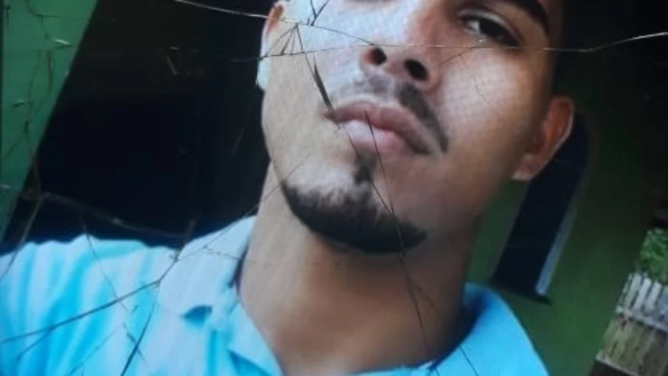 Esposa busca por informações sobre o marido desaparecido