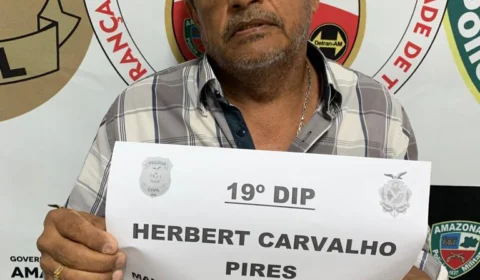 Idoso é preso por suspeita de estelionato, em Manaus