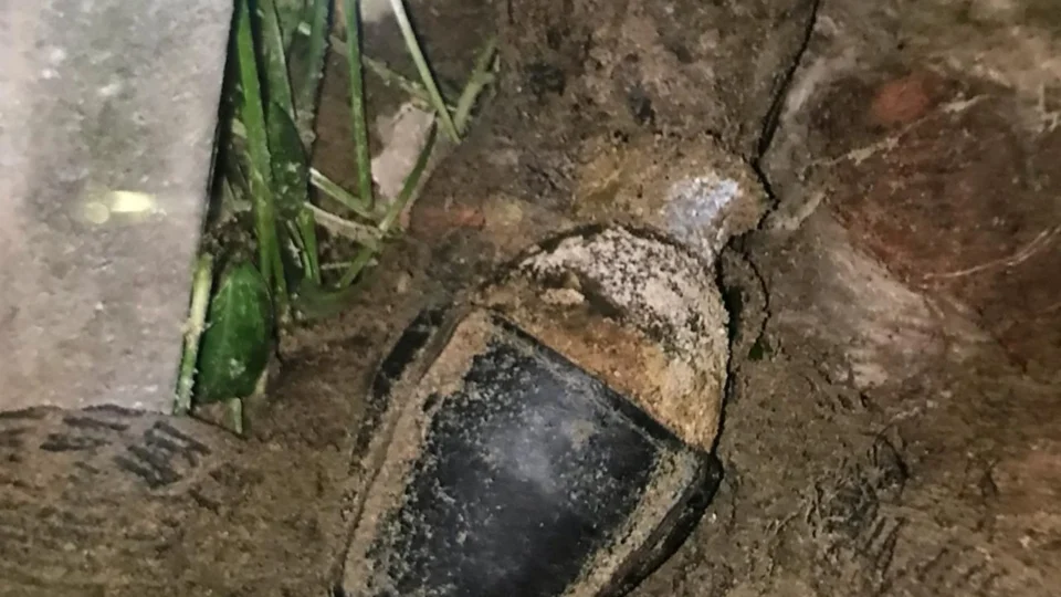 Granada é encontrada enterrada por trabalhadores no Jorge Teixeira