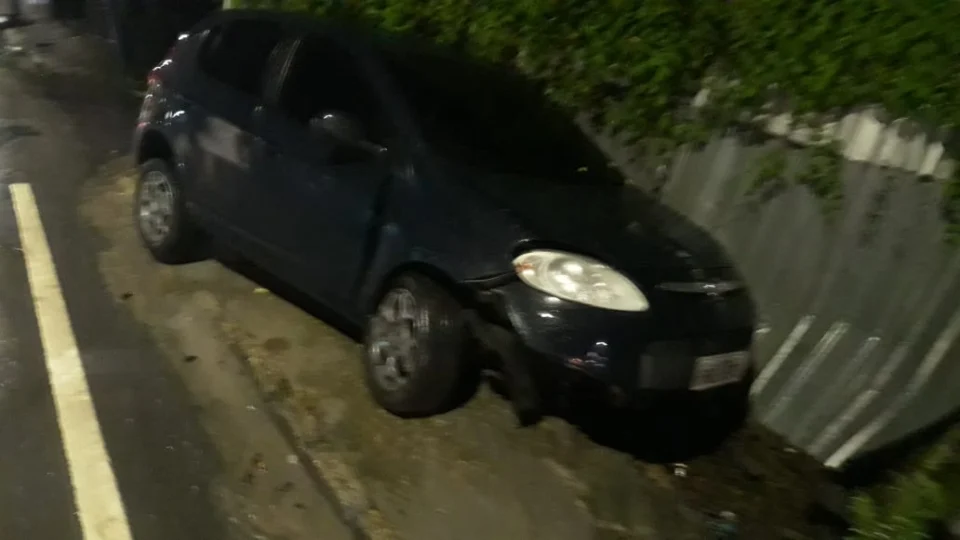 Sinalização inadequada em obra no Parque Dez, causa acidente e prejuízo a condutores