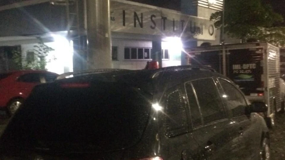 Homem é detido no IML suspeito de aliciar clientes para funerárias