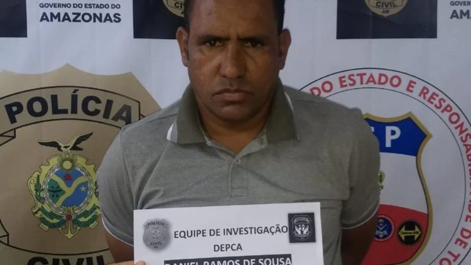 Polícia prende aposentado que compartilhou imagens pornográficas infantis