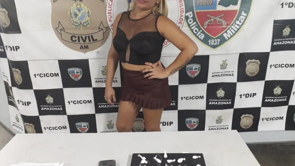 Mulher é presa com drogas no bairro Petrópolis