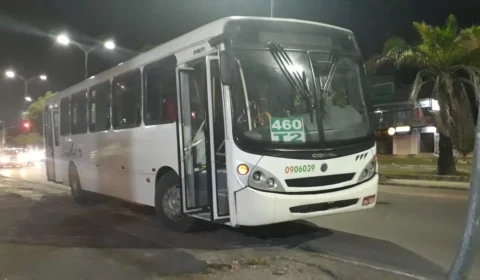 Passageiros da linha 460 vivem momentos de terror durante assalto na Avenida das Torres