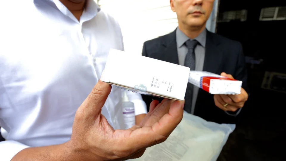 Governo joga no lixo 24 toneladas de remédios vencidos desde 2015