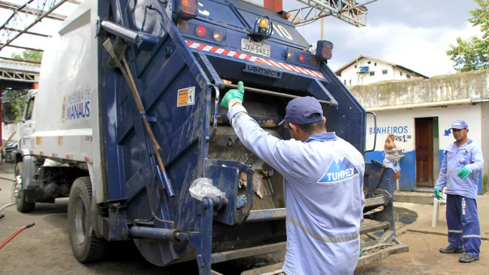 Prefeitura de Manaus volta a cobrar taxa por serviço de coleta de lixo