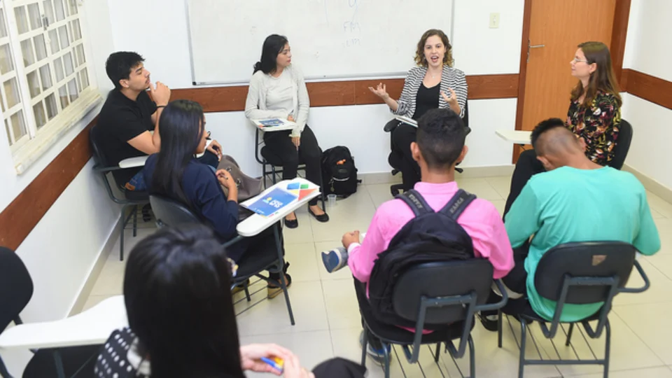 Jovens em situação de vulnerabilidade social atuam como aprendizes no TJAM