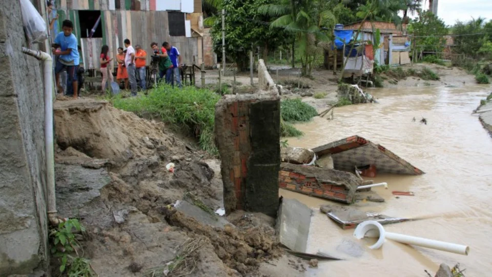 Manaus registra oito ocorrências causadas pela chuva neste domingo