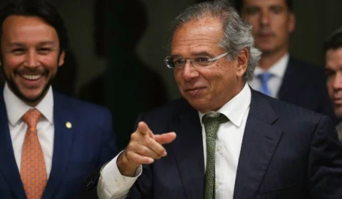 Paulo Guedes afirma que vai diminuir pela metade o preço do gás natural
