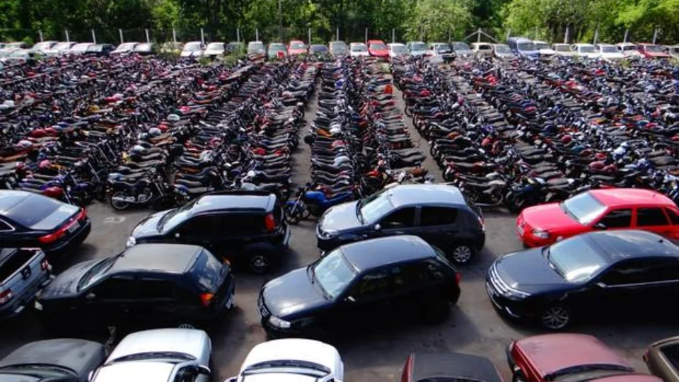 Leilão do Detran conta com 425 veículos neste sábado (6), em Manaus