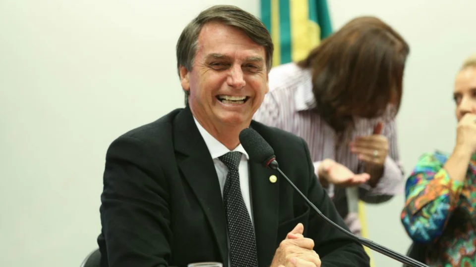 Bolsonaro completa 100 dias no poder e aprova 13º para o Bolsa Família