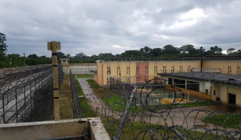 Detentos de presídio em Manaus protestam após apreensão de objetos proibidos com visitantes