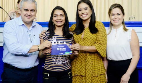 Primeira liberação de recursos do programa ‘Crédito Solidário’ é feita pelo Governo do AM