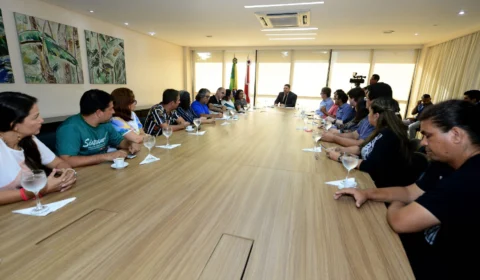 Governo faz contraproposta a professores com estudo sobre perdas residuais e com ganho imediato da data-base