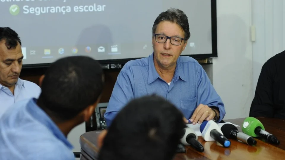 Luiz Castro reafirma compromisso do Governo com pagamento dos professores