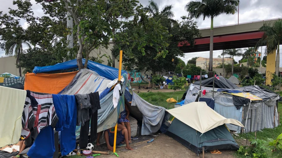 “Não é comida para venezuelano”, diz imigrante que abandonou abrigo da prefeitura