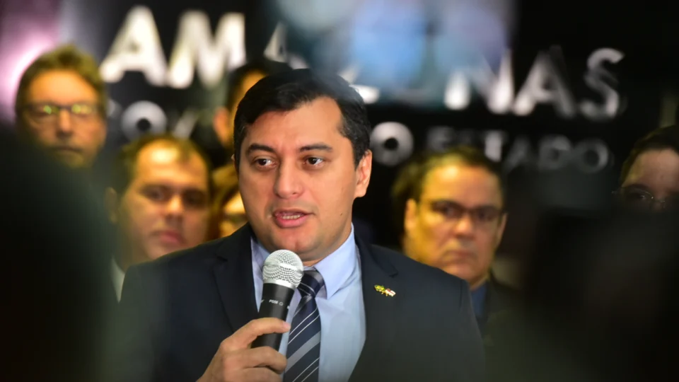 Wilson Lima assina convocação de 774 classificados do concurso da Susam