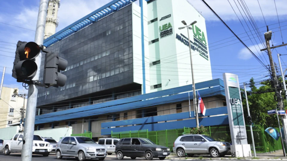 UEA abre 145 vagas para especializações na capital e no interior