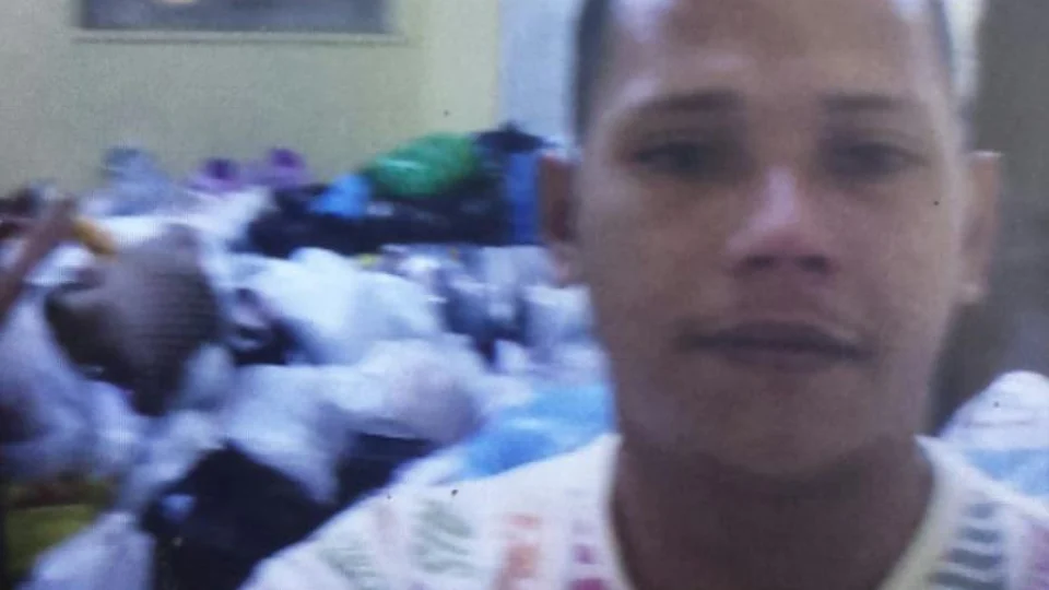 Mãe pede ajuda para localizar o filho desaparecido há uma semana