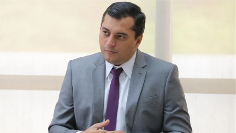 Wilson Lima assina decreto prorrogando suspensão dos serviços não essenciais no Amazonas até 13 de maio