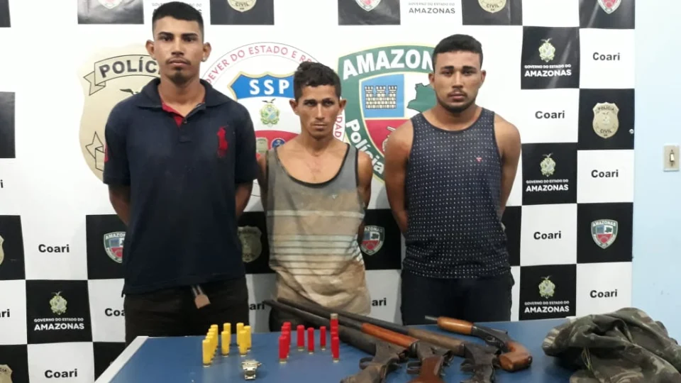 Piratas de rio são presos em Coari com armas, munições e embarcação