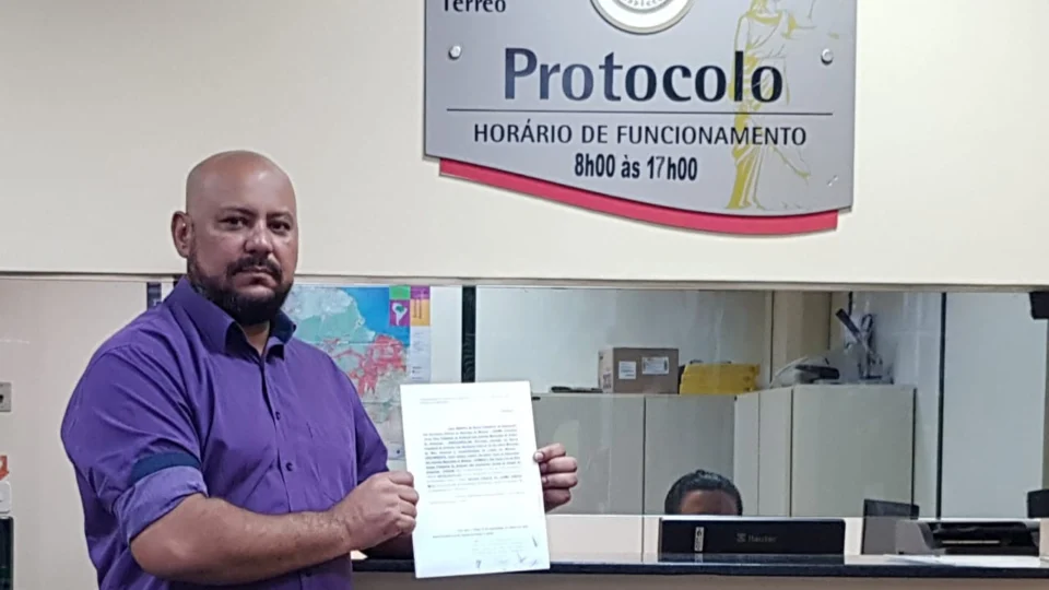 Servidores entram com representação contra a Prefeitura de Manaus