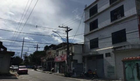 Baleado pula do 3º andar para fugir de assassinos em Manaus
