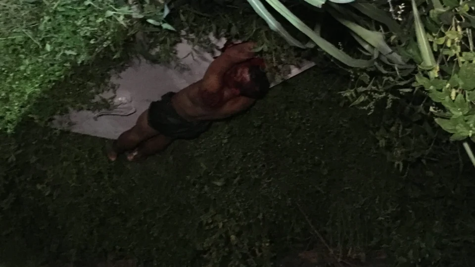 Detento do regime semiaberto é assassinado com corte no pescoço e bilhete escrito “Jack”