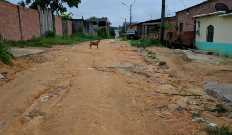 Moradores do Conjunto Águas Claras sofrem há 7 anos com falta de asfalto