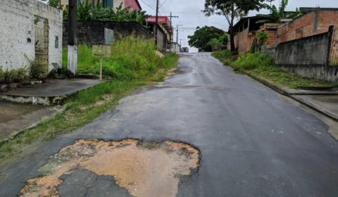 Sem asfalto e iluminação pública moradores pedem socorro na comunidade Parque das Garças