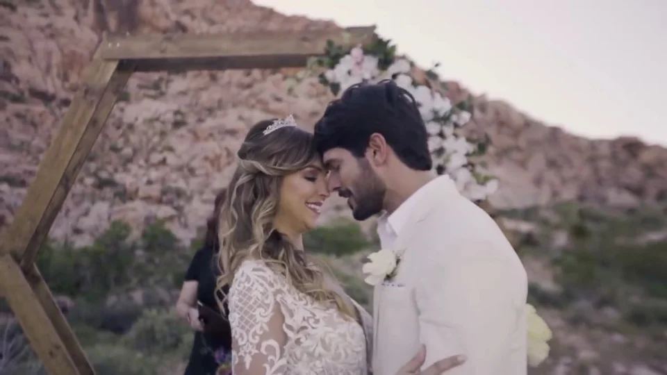 Após polêmica de traição, ex-bbb se casa com noiva em Las Vegas