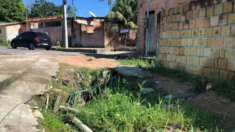 Moradores denunciam abandono de rua por 15 anos, no Monte das Oliveiras