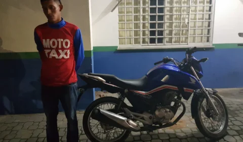 Mototaxista clandestino é preso com moto roubada na Itaúba