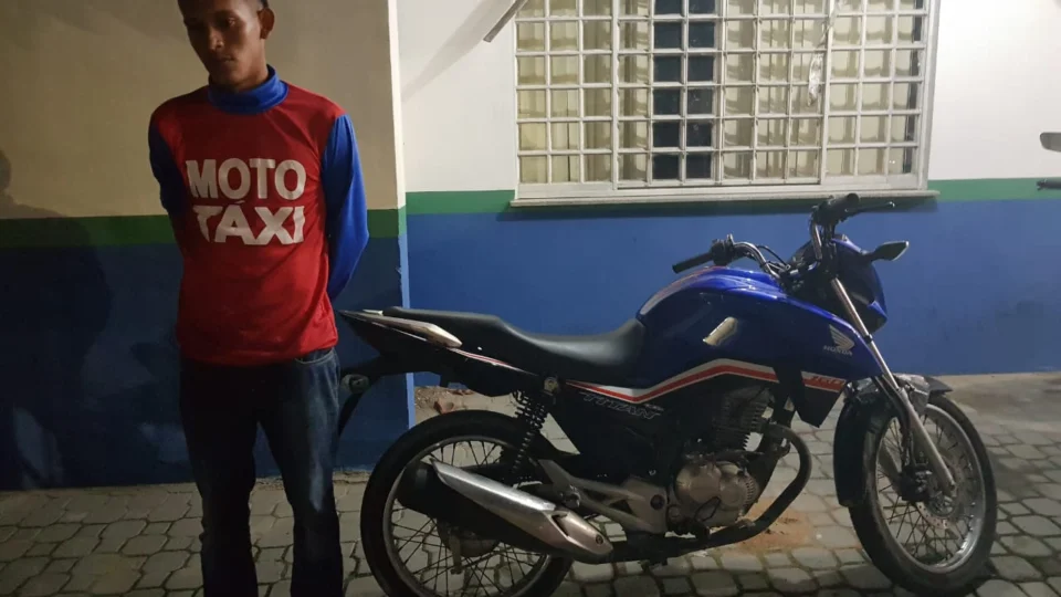 Mototaxista clandestino é preso com moto roubada na Itaúba