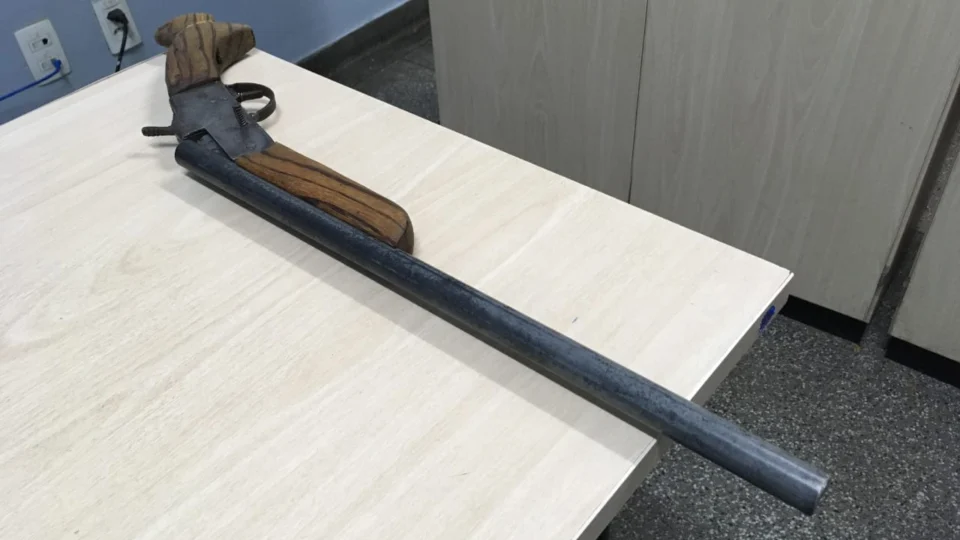 ‘Segurança’ da boca de fumo do bairro Cidade de Deus é preso