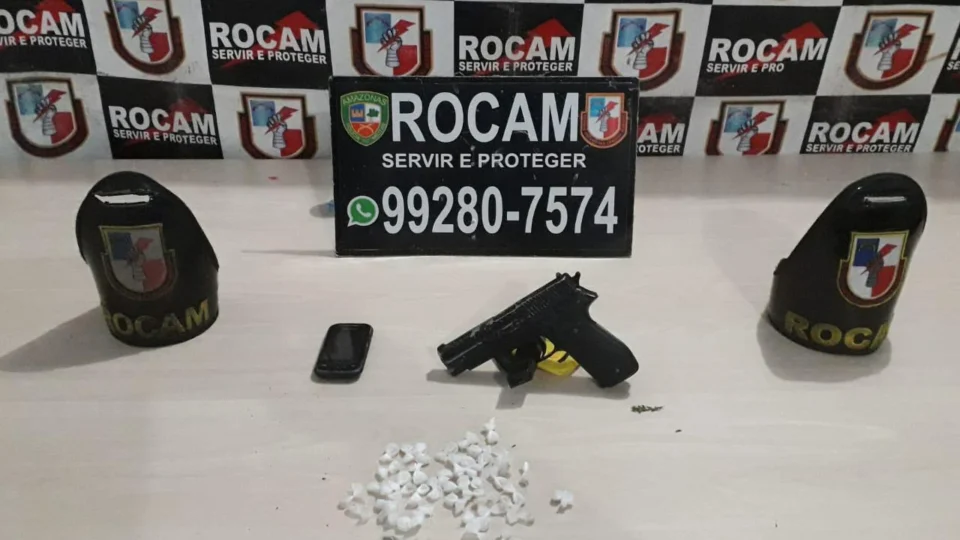 Dezoito pessoas são presas e 3 adolescentes apreendidos, com drogas e armas