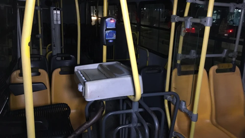 Motorista é agredido durante assalto linha de ônibus 650