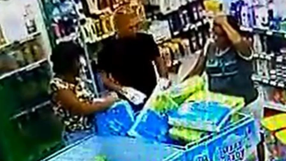 Trio é procurado pela polícia por furto em drogaria na Zona Oeste