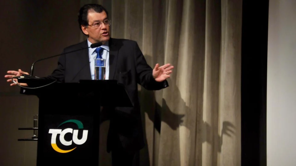 Eduardo Braga defende o modelo ZFM e aponta alternativas para o setor de refrigerantes