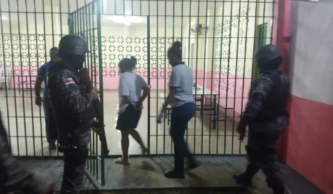 Briga entre internas causa pânico no presídio feminino de Manaus