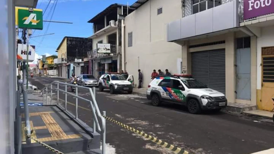 Dupla é presa suspeita de assaltar banco em Parintins