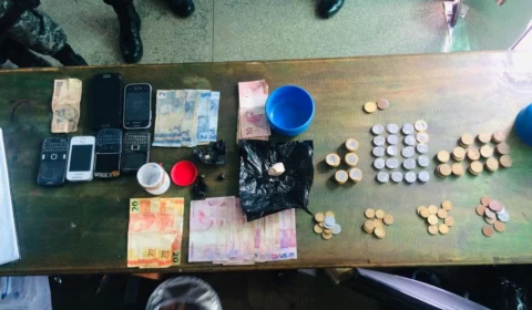 26 pessoas são presas, nove armas apreendidas e R$ 160 mil recuperados no AM