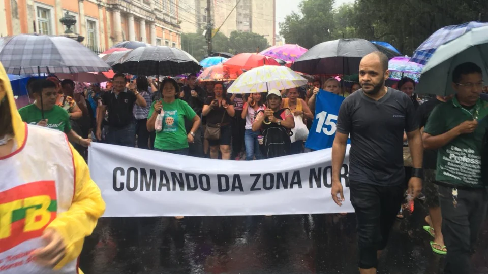 ‘A greve de professores é legal e a luta continua’, diz sindicato que vai às escolas para fortalecer paralisação